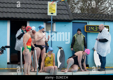 London, UK. 26. Januar 2013. Tooting Bec kalten Wasser Swimming Championships. Stockfoto