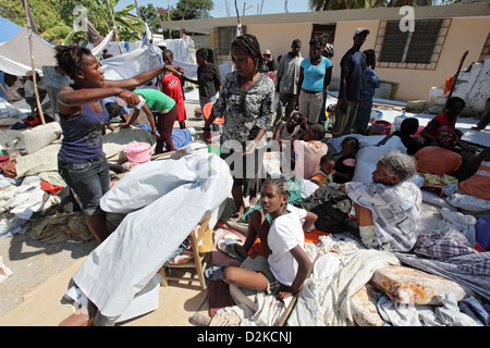 Carrefour, Haiti, Opfer des Lagers Erdbeben unter freiem Himmel Stockfoto