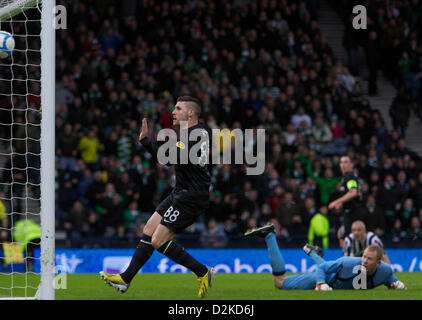 27.01.2013 Glasgow, Schottland.    Gary Hooper der keltischen macht es 1: 1 bei den schottischen Gemeinden Scottish League Cup, Saison 2012 / 13 Semi Finale zwischen St Mirren Versu Celtic Glasgow, Hampden Park Stadion. Stockfoto