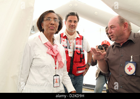 Carrefour, Haiti, sprechen Sie mit Frau Michaele Gideon s Präsident des haitianischen Roten Kreuzes Stockfoto