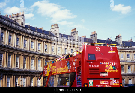 Touristenbus bei The Circus Bad Somerset UK Stockfoto