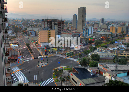 Kreuzung im Stadtteil Miraflores in Lima Stockfoto