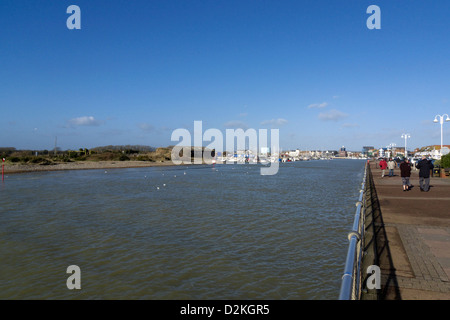 Vereinigtes Königreich West Sussex Littlehampton auf See ein Blick auf die Stadt und den Hafen Stockfoto