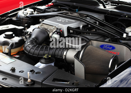 Ein 4,6-Liter-V8 Ford Rennmotor im 2007 Shelby Mustang GT Auto Stockfoto