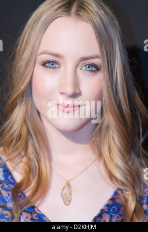 Schauspielerin Saoirse Ronan kommt bei dem 25. Santa Barbara International Film Festival in 2010. (Foto: Scott London) Stockfoto