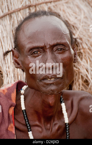 Porträt von älteren Kara Mann-Kopf geschossen Stockfoto