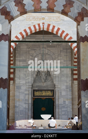 Blick Richtung Waschungen Springbrunnen, Üç Sherefeli (drei Balkon) Moschee, Edirne, Türkei Stockfoto