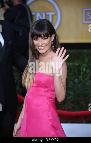 Los Angeles, USA. 27. Januar 2013. US-Schauspielerin Lea Michele kommt bei der 19. Annual Screen Actors Guild Awards im Shrine Auditorium in Los Angeles, USA, im 27. Januar 2013. Foto: Hubert Boesl / Alamy Live News Stockfoto