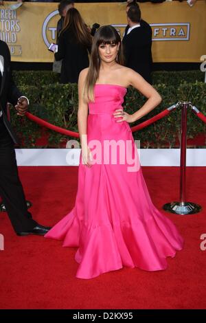 Los Angeles, USA. 27. Januar 2013. US-Schauspielerin Lea Michele kommt bei der 19. Annual Screen Actors Guild Awards im Shrine Auditorium in Los Angeles, USA, im 27. Januar 2013. Foto: Hubert Boesl / Alamy Live News Stockfoto