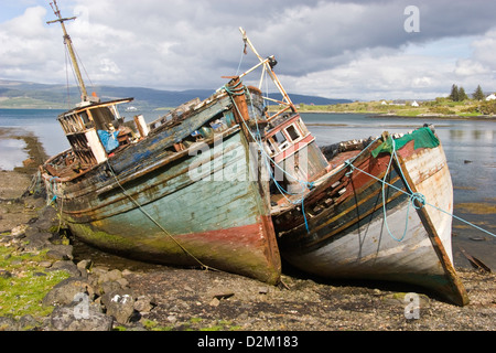 Gestrandet, Angeln Boote Wracks in der Nähe von Salen auf der Isle of Mull, Inneren Hebriden, Schottland Stockfoto