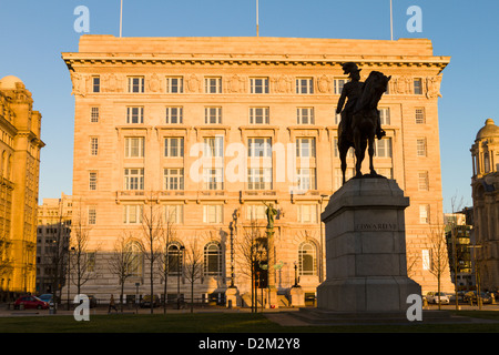 Statue von König Edward VII, Cunard building, Liverpool, England Stockfoto