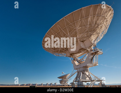 Antennen des Karl G. Jansky Very Large Array Radio Telescope (VLA), eines Radioastronomie-Observatoriums bei Datil, New Mexico, USA Stockfoto