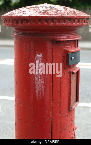 Schließen Sie herauf Bild eine Königliche Post-Briefkasten, die aus Nutzung versiegelt worden ist Stockfoto