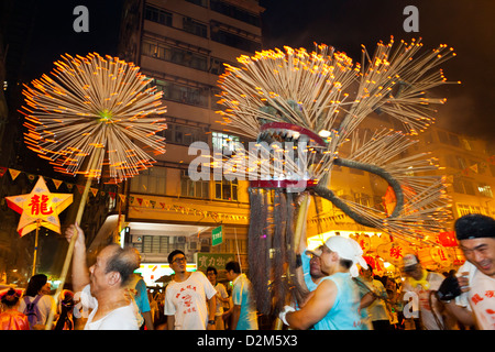 Tai Hang Fire Dragon Dance in Hong Kong, traditionelle Kultur. Stockfoto