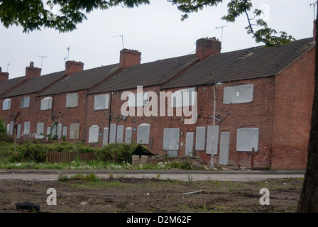 Eine Reihe von ehemaligen Zeche Häuser an Bord und bereit für den Abriss auf Pleasley, Mansfield, Norden Nottinghamshire. Stockfoto