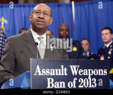 Bürgermeister Michael A. Nutter von Philadelphia spricht auf einer Pressekonferenz, die Einführung von Rechtsvorschriften zum Angriffswaffen auf dem Capitol Hill in Washington, D.C. am Donnerstag, den 24. Januar 2013..Credit Verbot bekannt zu geben: Ron Sachs / CNP. (Einschränkung: keine New York oder New Jersey Zeitungen oder Zeitungen im Umkreis 75 Meilen von New York City) Stockfoto