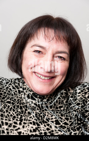 Porträt von glücklich lächelnde ältere Frau Stockfoto