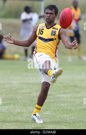 POTCHEFSTROOM, Südafrika - 28.Januar, Kyle Jackson (Whyalla, SA) von der australischen Bumerangs in der AFL Spiel 1 match zwischen der fliegende Bumerangs und South African Lions unter 18 Mohadin Cricket Ground am 28. Januar 2013 in Potchefstroom, Südafrika-Foto von Roger Sedres / Bild SA Stockfoto