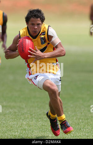 POTCHEFSTROOM, Südafrika - 28.Januar, Cory Glass (innen Park, VIC) von der australischen Bumerangs in der AFL Spiel 1 match zwischen der fliegende Bumerangs und South African Lions unter 18 Mohadin Cricket Ground am 28. Januar 2013 in Potchefstroom, Südafrika-Foto von Roger Sedres / Bild SA Stockfoto