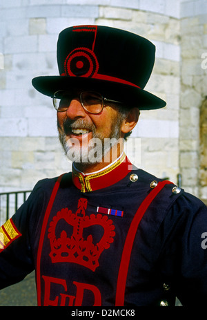 1, 1, Yeoman Warder, Beefeater, Queen's Royal Guard, der Tower von London, Hauptstadt, Stadt, London, England, Großbritannien, Großbritannien, Europa Stockfoto