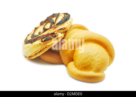 Croissant und Kalbsbries mit Mohn isoliert auf weißem Hintergrund Stockfoto