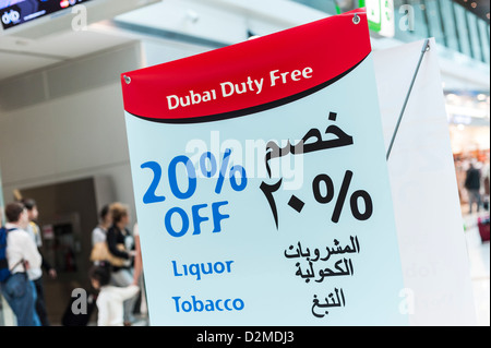 Duty Free-Schild am Flughafen Dubai Stockfoto