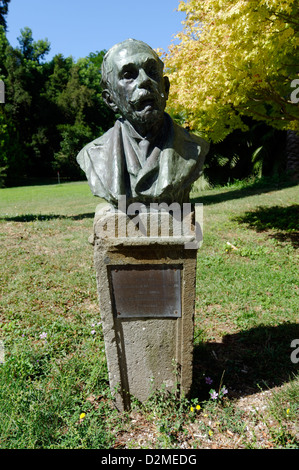 Rom. Italien. Büste von Pietro Romuaido Pirotta, einer der Gründer der Orto Botanico di Roma oder Roms Botanischer Garten. Stockfoto