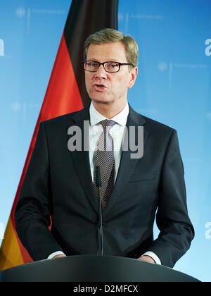 Berlin, Deutschland. 28. Januar 2013. Guido Westerwelle, der deutsche Außenminister, in einer gemeinsamen Pressekonferenz im Auswärtigen Amt in Berlin. Stockfoto