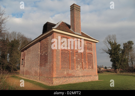 Das Brauhaus nach Restaurierung in Bushy Park, Hampton Court Road, Hampton, Middlesex, Großbritannien. Jan 2013 Stockfoto