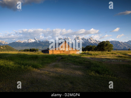 WY00296-00... WYOMING - Scheune entlang der Mormonen-Straße im Grand Teton National Park. Stockfoto