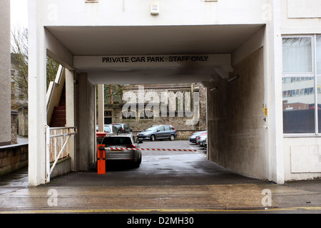 Privates Büro Personal Parkplatz befindet sich in einem alten Büro im Zentrum von Bristol, 28. Januar 2013 Stockfoto