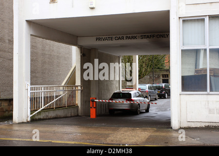 Privates Büro Personal Parkplatz befindet sich in einem alten Büro im Zentrum von Bristol, 26. Januar 2013 Stockfoto