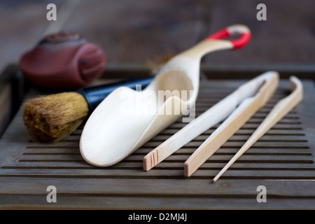 Traditionelle chinesische Teezeremonie Zubehör Stockfoto