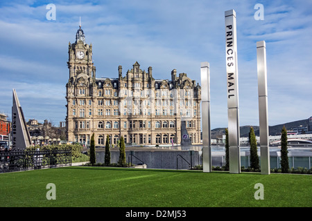 Das Balmoral Hotel und Princes Mall unterzeichnen in Edinburgh Schottland Stockfoto