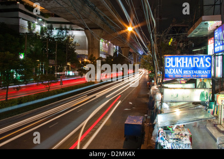 Sukhumvit Road - der Miracle Mile Stockfoto