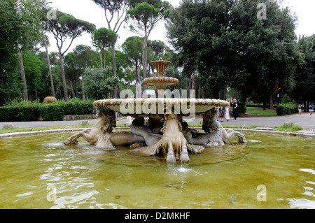 Rom. Italien. Im 17. Jahrhundert Fontana dei Cavalli Marini (der Seepferdchen-Brunnen). Gärten der Villa Borghese. Stockfoto