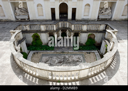 Villa Giulia. Rom. Italien. Das Nymphäum, auf zwei Etagen um einen versunkenen Innenhof mit künstlichen Grotten gebaut. Stockfoto