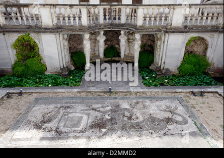 Villa Giulia. Rom. Italien. Ansicht der Karyatiden Portikus Loggia auf der unteren Ebene von den Nymphäums zu unterstützen. Stockfoto