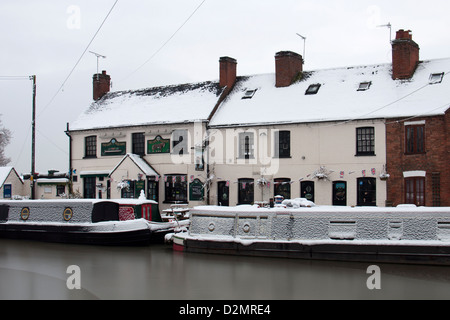 Canalside Kneipe im winter Stockfoto