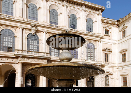 Rom. Italien. Blick auf den barocken 17. Jahrhundert Palazzo Barberini auf Via Barberini im Quirinale. Stockfoto