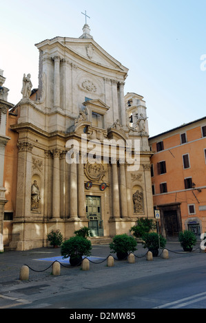 Rom. Italien. Konkave barocke Fassade der Kirche von San Marcello al Corso zwischen 1682-1686 von Carlo Fontana erbaut. Stockfoto