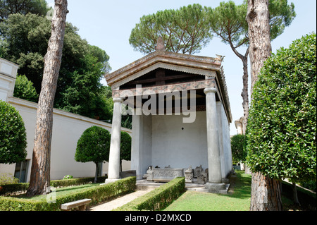 Villa Giulia. Rom. Italien. Ein Replikat etruskischen Tempel aus dem Jahre 1891 von Graf Adolfo Cozza in den Gärten der Villa Giulia. Stockfoto