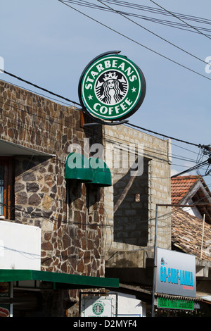 Piraterie der Starbucks-Kaffee-Logo in Hikkaduwa, Sri Lanka. Stockfoto