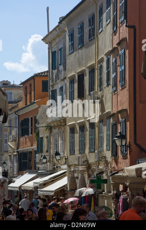 Eine typische Straße in der alten Stadt, Korfu, Insel Korfu, Ionische Inseln, griechische Inseln, Griechenland, Europa Stockfoto