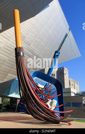 Big Sweep-Skulptur von Claes Oldenburg, Denver Art Museum, Denver, Colorado, Vereinigte Staaten von Amerika, Nordamerika Stockfoto