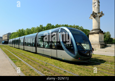 Straßenbahn am Quai Louis XVIII, Esplanade Des Quinconces, Bordeaux, Gironde, Aquitanien, Frankreich, Europa Stockfoto