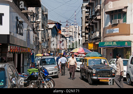 Mumbai-Straße in Fort (Bombay) Indien Taxi Auto Stockfoto