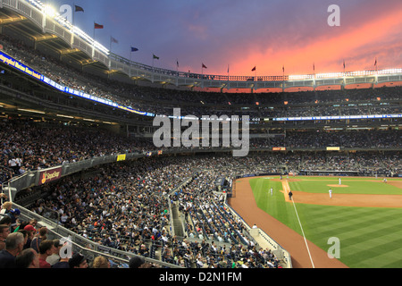 Baseball-Spiel, Yankee Stadium, Bronx, New York City, Vereinigte Staaten von Amerika, Nordamerika Stockfoto