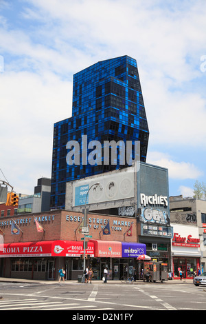 Blaues Gebäude, Luxus Wohnhaus Delancey Street, Lower East Side, Manhattan, New York City, USA Stockfoto