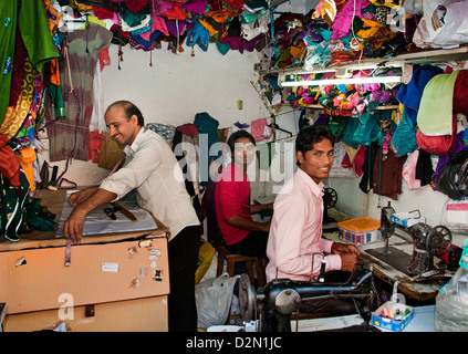 Schneider Mumbai (Bombay) Indien in der Nähe von Crawford Market Stockfoto